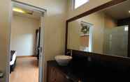 In-room Bathroom 5 Lelegia Villa