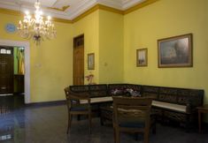 Common Space 6 Mawar Saron Hotel
