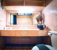 In-room Bathroom 5 Sabaiday Guesthouse Nimman