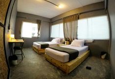 Bedroom 4 Bandai Hostel Bangkok