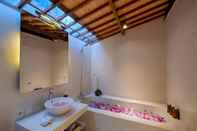 In-room Bathroom Villa Tegaltis Ubud