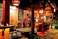 Bar, Cafe and Lounge Bedhot Home Stay