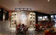 Bar, Kafe, dan Lounge 5 Grand Singgie Hotel