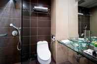 In-room Bathroom Kingwood Hotel Mukah 