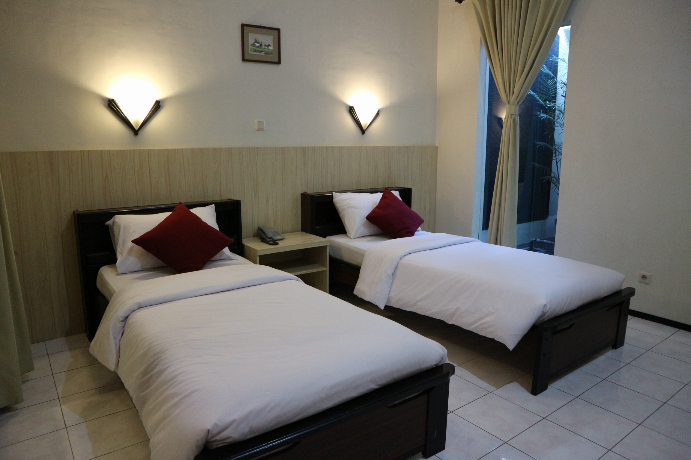 Kamar Tidur Ikhtiar Surya Hotel