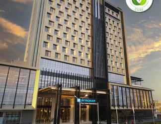 Bên ngoài 2 Wyndham Opi Hotel Palembang