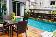 Kolam Renang Livit 70's Hotel & Hostel