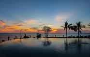 Kolam Renang 7 Paradise Ocean View Beachfront Condominium In Pattaya