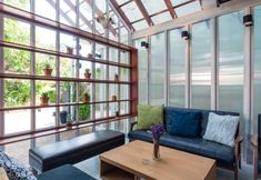 Exterior 4 Haus Hostel