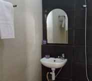 In-room Bathroom 3 Villa Dewi Syariah