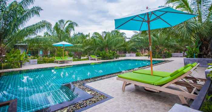 Kolam Renang Palm Pran Resort