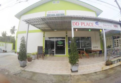 Exterior DD Place