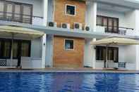 Kolam Renang Hotel 177