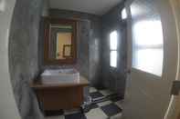 Toilet Kamar Lay Trang Boutique