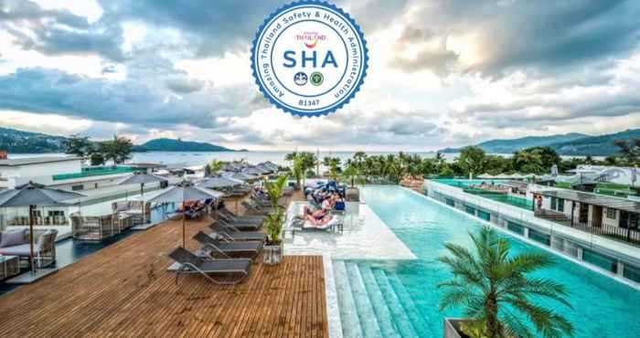 สระว่ายน้ำ Hotel Clover Patong Phuket 
