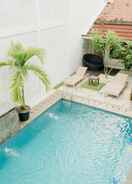 SWIMMING_POOL OtU Hostel By Ostic