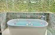 Phòng tắm bên trong 5 The Kiri Villas Resort