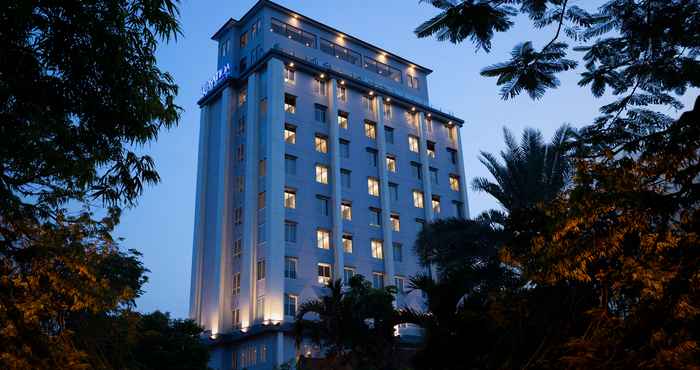 Bangunan BATIQA Hotel Darmo - Surabaya