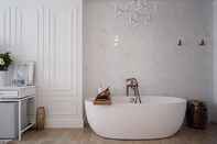 In-room Bathroom Barisotel by The Baristro