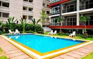 Kolam Renang 6 101 Holiday Suite