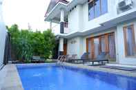 Swimming Pool OYO 703 Omah Olin Guesthouse