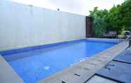 Swimming Pool 7 OYO 703 Omah Olin Guesthouse