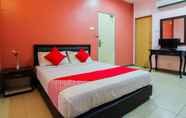 Bedroom 7 OYO 11343 Hotel Putra Iskandar