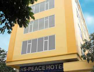 Bên ngoài 2 HS-Peace Hotel