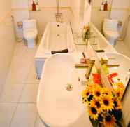 Toilet Kamar 5 A25 Hotel - 96 Hai Ba Trung