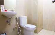 Toilet Kamar 3 Compact 2BR Northland Apartment Near Ancol by Travelio