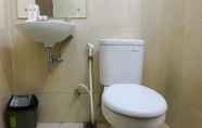 Toilet Kamar 5 Compact 2BR Northland Apartment Near Ancol by Travelio