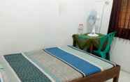 ห้องนอน 4 Budget Room near Stasiun Tugu at Losmen Mawar