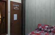 Bedroom 6 Budget Room near Stasiun Tugu at Losmen Mawar