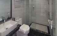 Toilet Kamar 5 Vienna Hotel