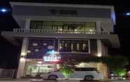 Bangunan 2 Oscar Suites Hotel