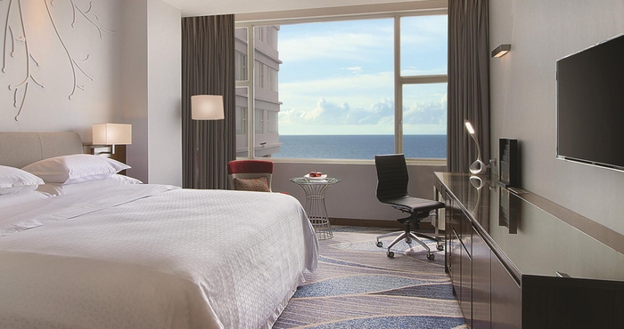 Bedroom Four Points by Sheraton Manado