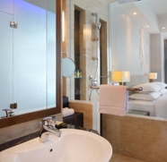 In-room Bathroom 4 Four Points by Sheraton Manado