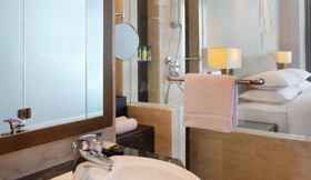 In-room Bathroom 4 Four Points by Sheraton Manado