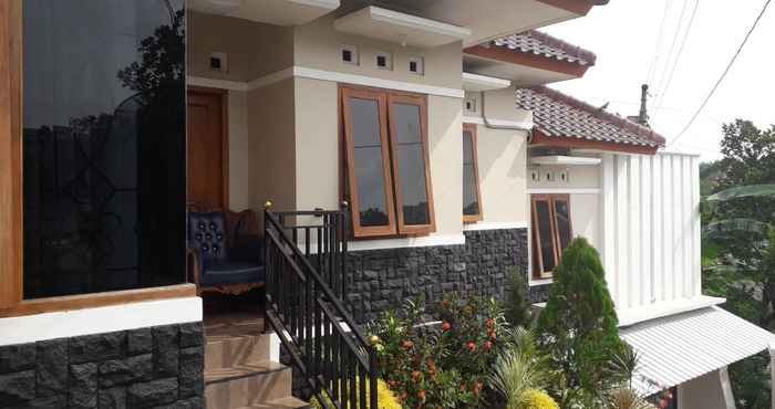 Exterior Homy Room at Homestay Cemara 7