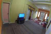 Entertainment Facility Clean Room at Faren Homestay Syariah