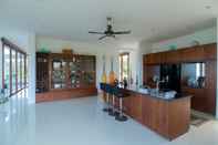 Bar, Cafe and Lounge Villa Nambung