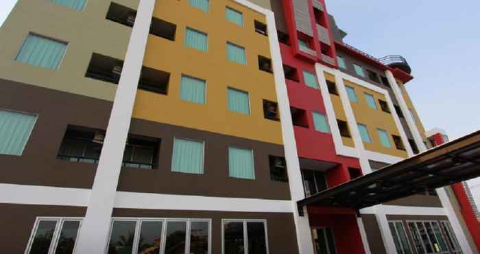 Bangunan Trendy Hotel