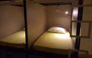 Kamar Tidur 6 142 Cafe_SleepboxhotelSEMARANG