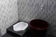 Toilet Kamar Dahlia Asri Homestay And Guest House