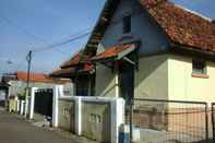Exterior Dahlia Asri Homestay And Guest House