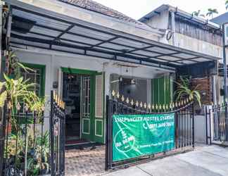 Bên ngoài 2 Simplycity Hostel Syariah Bandung