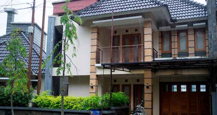 Exterior Dago Cisitu Guest House