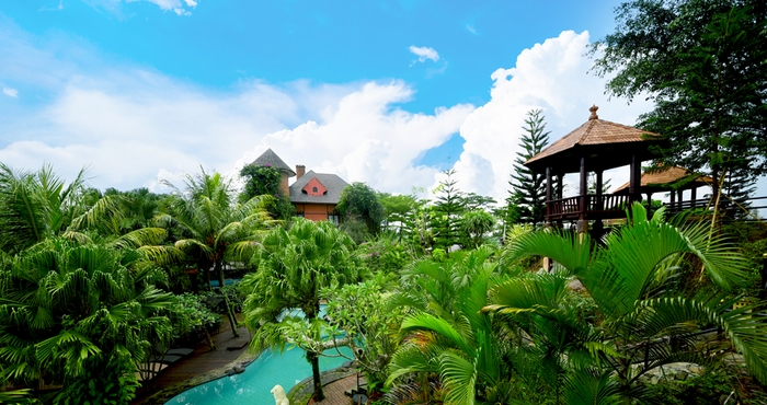 Swimming Pool Edensor Hills Villa, Resort & Cafe Sharia