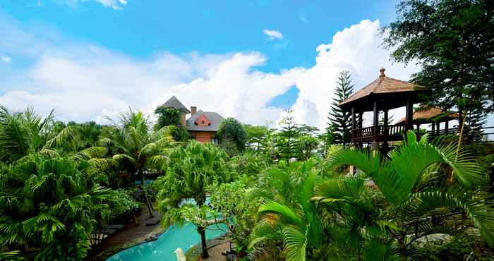 Hồ bơi Edensor Hills Villa, Resort & Cafe Sharia