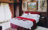 Bedroom 2 Edensor Hills Villa, Resort & Cafe Sharia